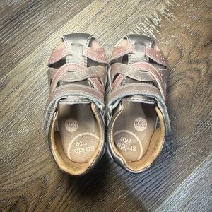 Stride Rite Kids Sandals in Brown and Tan Size 6W